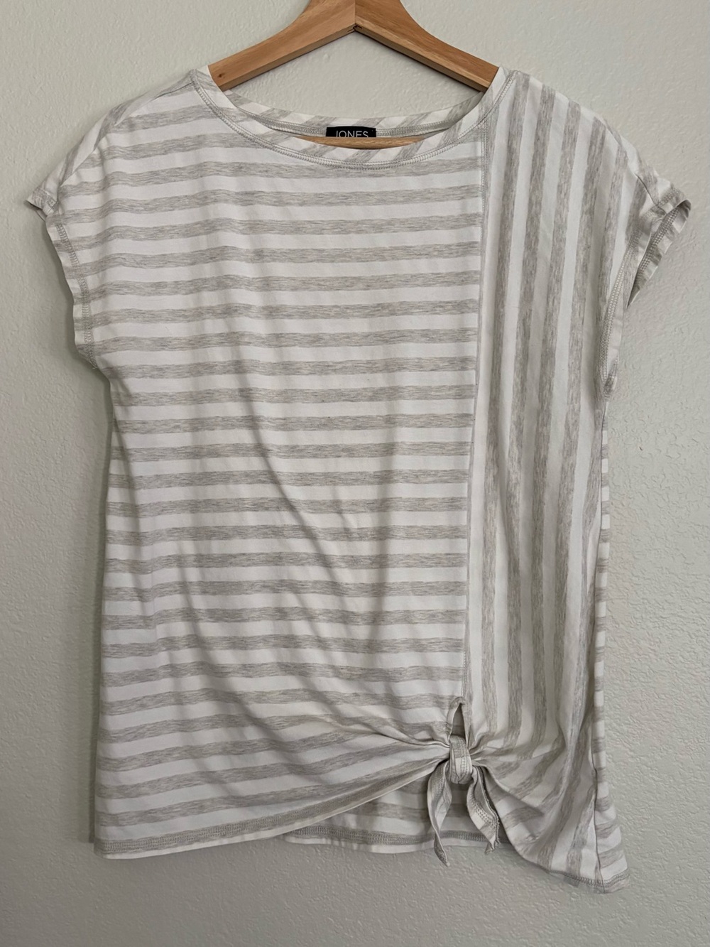 Jones New York White and Light Gray Striped Knot-Front Tee